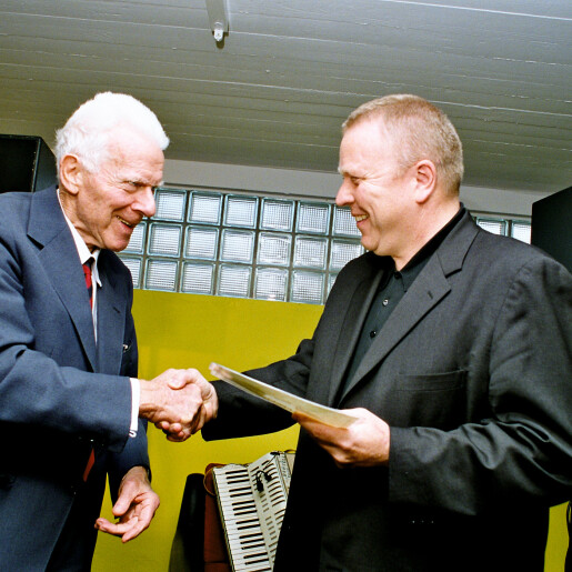 Oertlipreis-Verleihung 2002, Stiftungsratspräsident Werner Ebersold und Preisträger Martin Heller