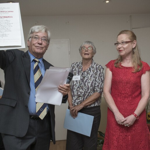 Oertlipreis-Verleihung 2016, Stiftungsratspräsident Karl Vögeli mit den Preisträgerinnen Ursula Gaillard und Claudine Brohy